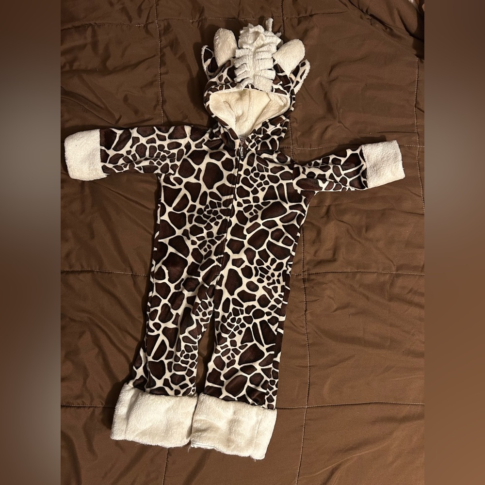 Giraffe Halloween costume. 12-18 months